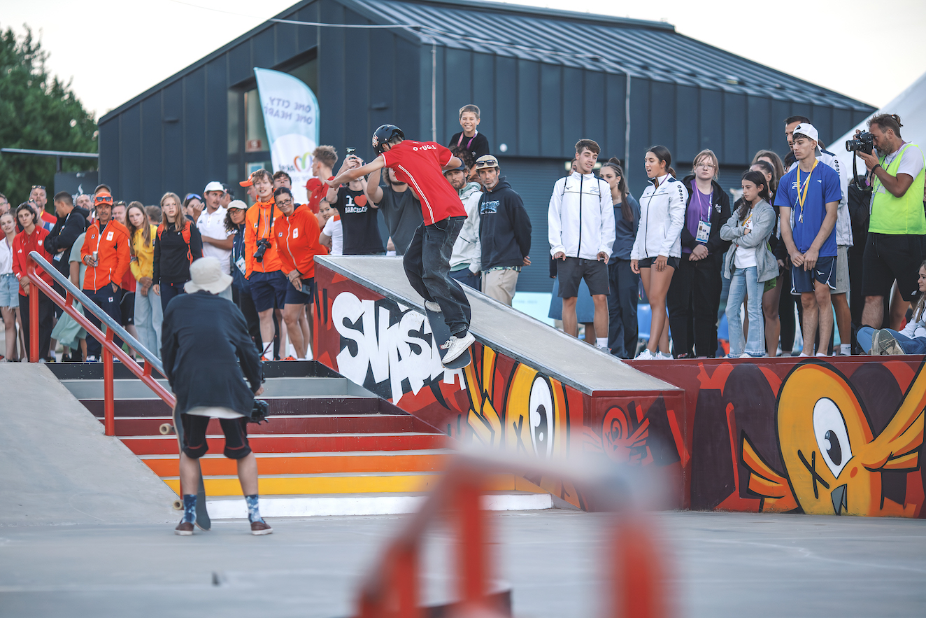 Madu Teixeira POR bennet grind on big Hubba FISHEYE