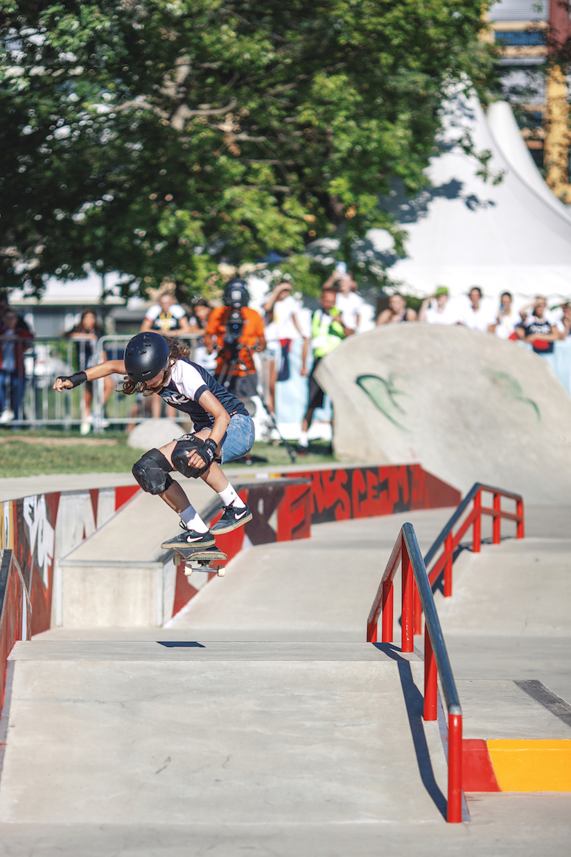 Maja Spatscheck kickflip over pyramid