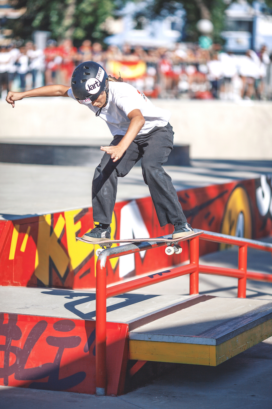  Sara Larrañaga boardslide