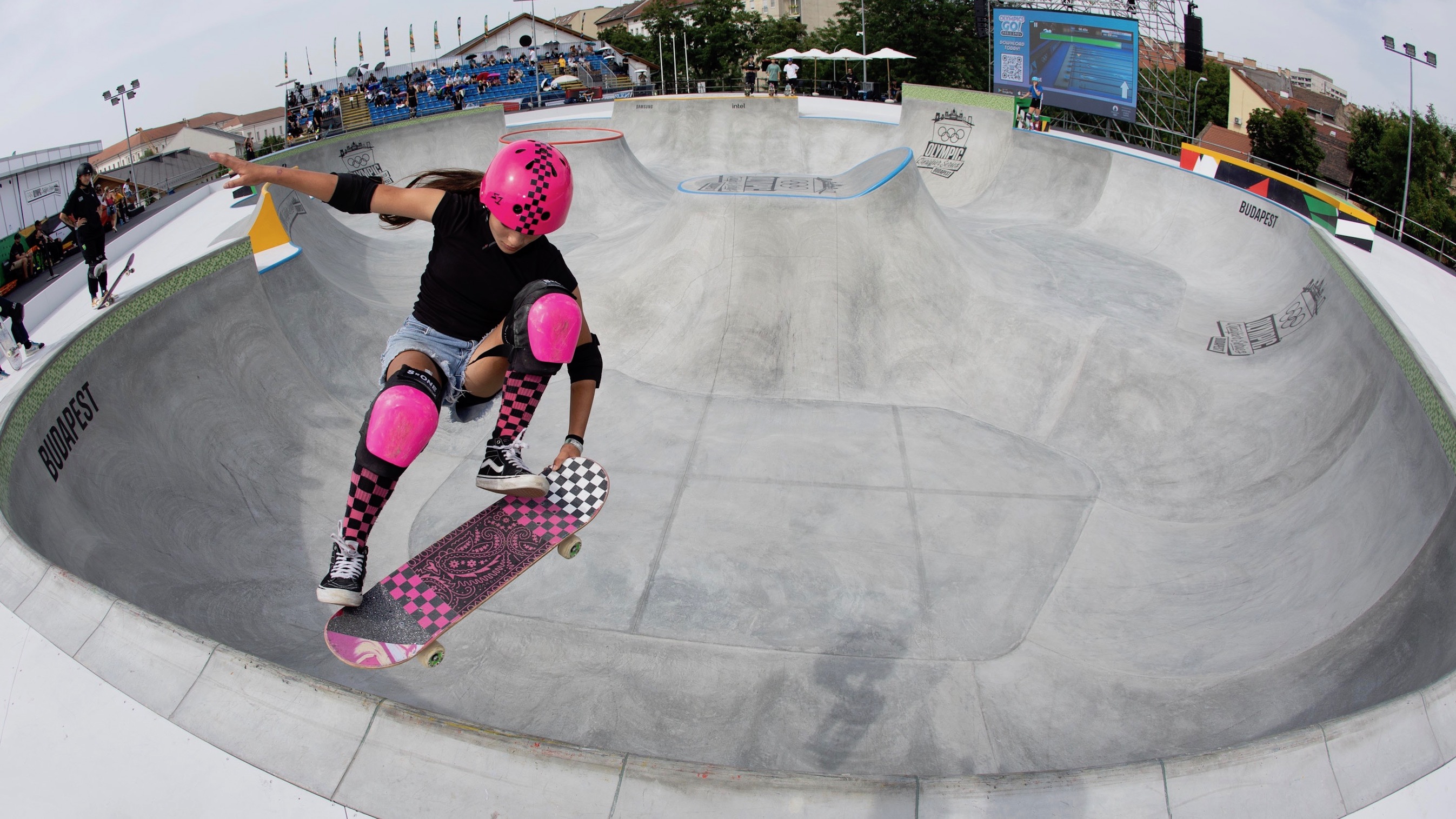 images/OQS_BUDAPEST/16_9_Arisa_Trew_finger_flip_tail_WST_Street_WCH_OQS_Budapest_Bryce_Kanights-15.jpg