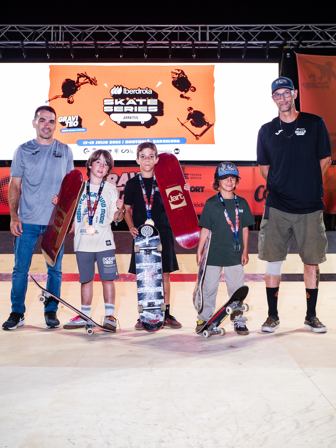 Podium Street2
