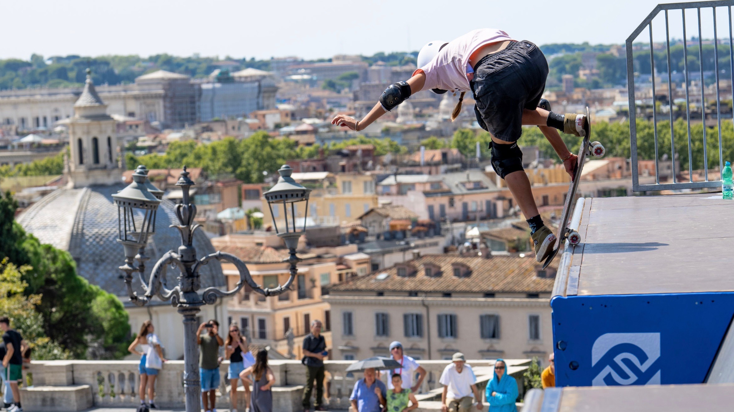 images/WSG_ITALIA_2024/16_9_Lilly_Stoephasius_backside_noseblunt_yank_in_WST_Vert_Rome_Kenji_Haruta-9107_2.jpg