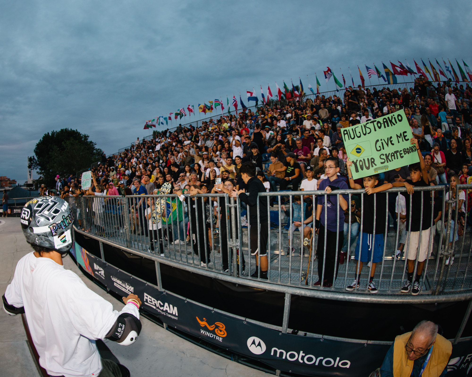Augusto Akio and crowd WST Park Rome Kenji Hurata 0105